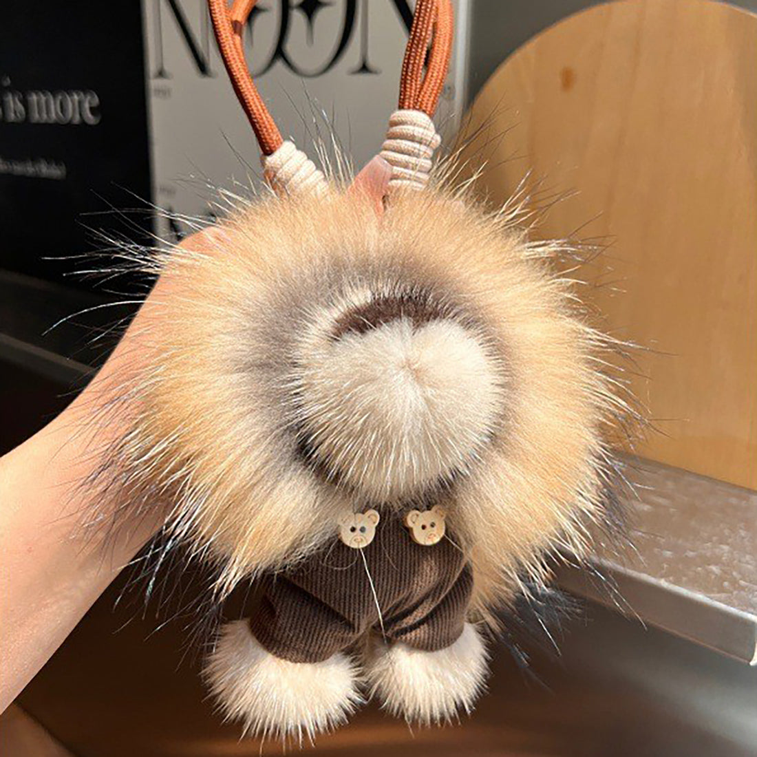 Dìngzhì kě'ài léi kè sī tù máo xiǎo shīzǐ máo róng bāo diàozhuì wánjù gōngzǐ máo róng kǎtōng dòngwù chē yàoshi kòu diàozhuì yàoshi quān lǐpǐn